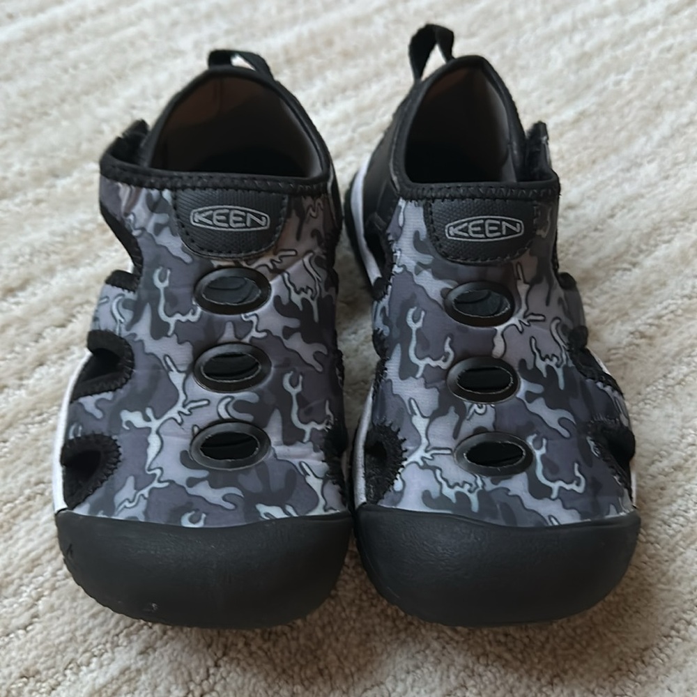 KEEN Stingray Water Shoes for Kids Black Camo Size 12 - Picture 5 of 16